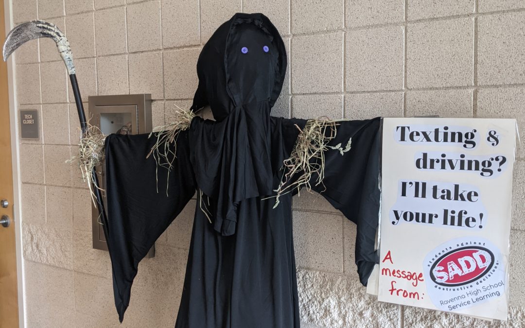Service Learning/S.A.D.D. Sends Message – DON’T TEXT AND DRIVE